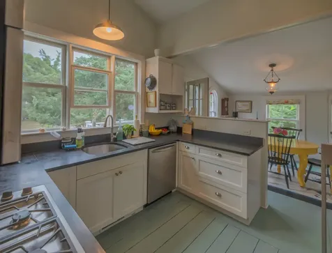6 Brewster Avenue Oak Bluffs MA 02557