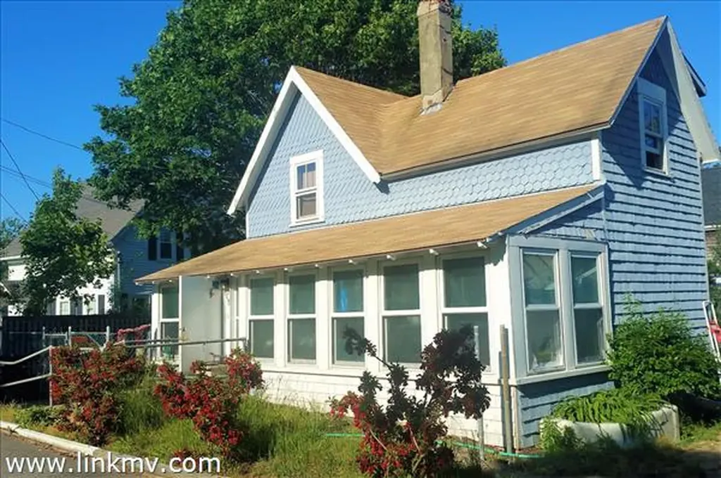 18 Hiawatha Avenue Oak Bluffs MA 02557