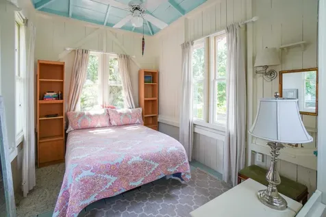 18 Trinity Park Oak Bluffs MA 02557