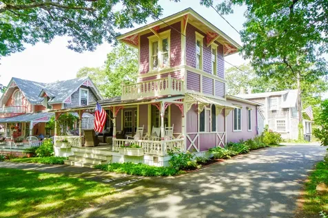18 Trinity Park Oak Bluffs MA 02557
