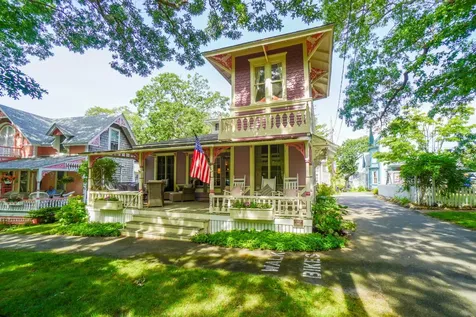 18 Trinity Park Oak Bluffs MA 02557