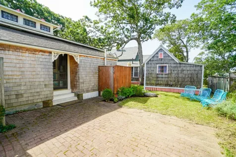 18 Trinity Park Oak Bluffs MA 02557