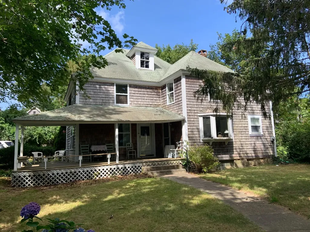 26 Daggett Avenue Vineyard Haven MA 02568