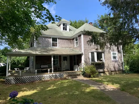 26 Daggett Avenue Vineyard Haven MA 02568