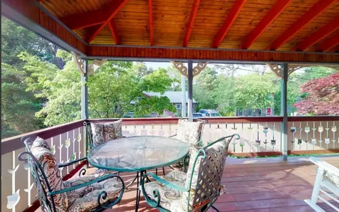 12 Shirley Avenue Oak Bluffs MA 02557