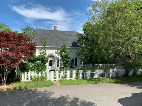 16 Hiawatha Avenue Oak Bluffs MA 02557
