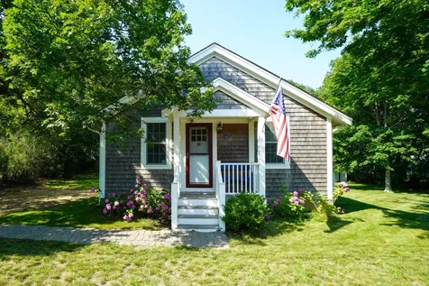 21 Forest Hill Avenue Oak Bluffs MA 02557