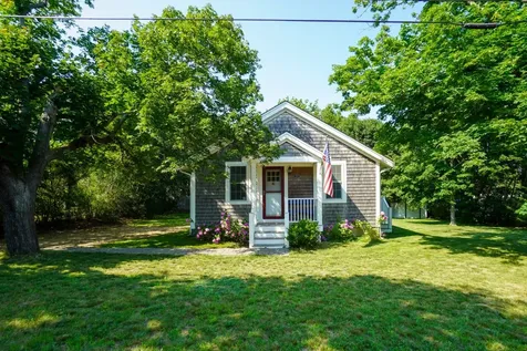 21 Forest Hill Avenue Oak Bluffs MA 02557
