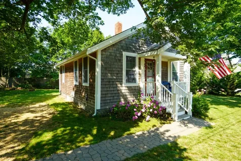 21 Forest Hill Avenue Oak Bluffs MA 02557
