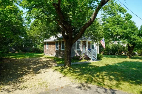 21 Forest Hill Avenue Oak Bluffs MA 02557