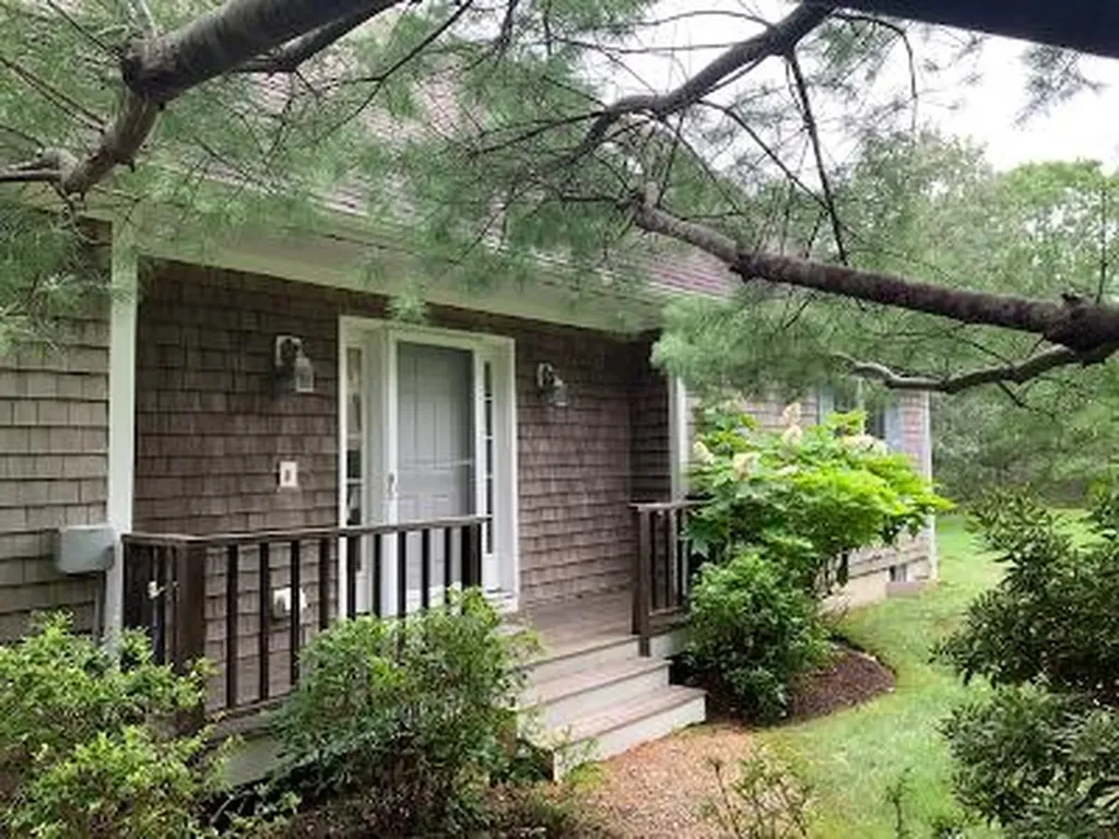 10 Trotters Lane West Tisbury MA 02575