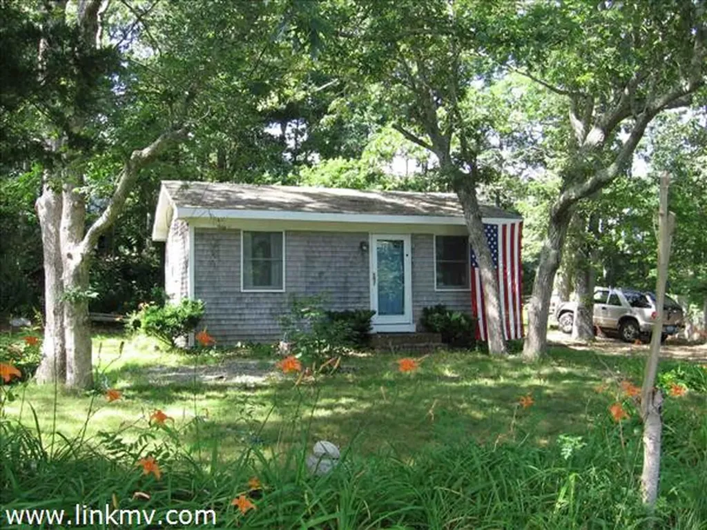 15 Fairfield Avenue Vineyard Haven MA 02568