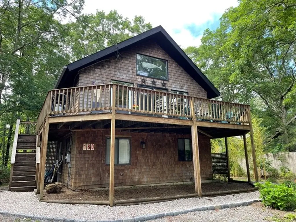 160 Bernard Circle Vineyard Haven MA 02568