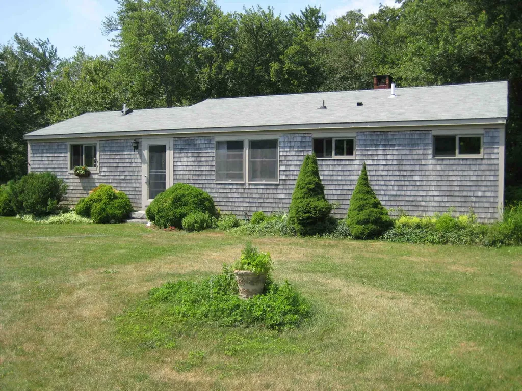 18 Tiasquam Road West Tisbury MA 02568