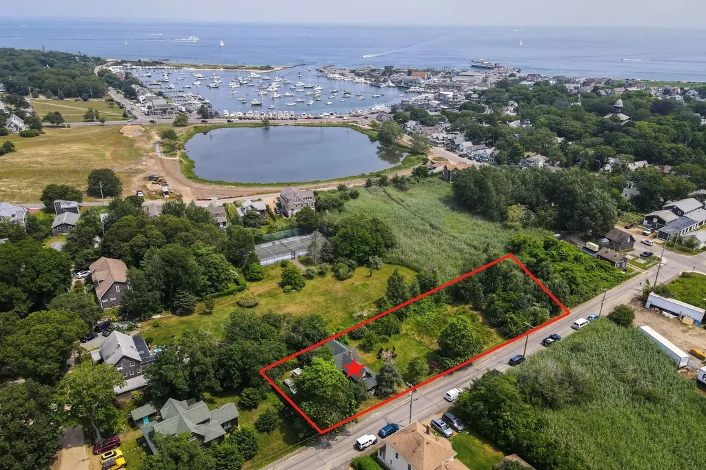 17 School Street Oak Bluffs MA 02557
