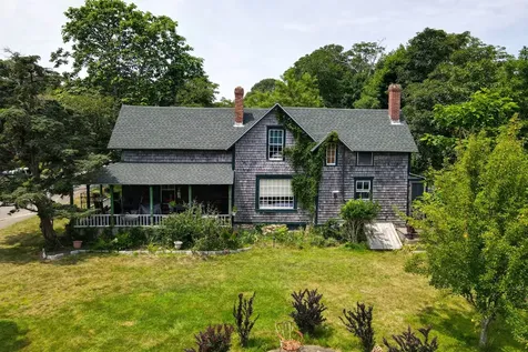 17 School Street Oak Bluffs MA 02557