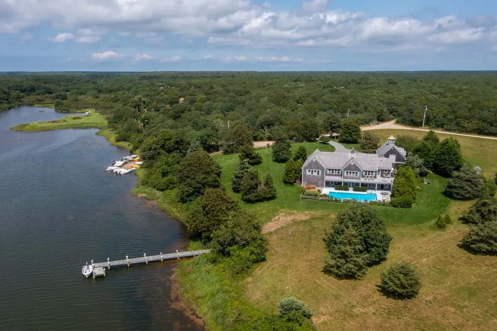 81 Oyster Pond Road Edgartown, MA Martha's Vineyard Real Estate