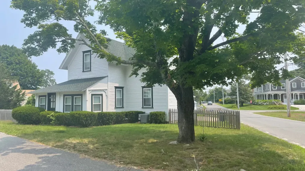 37 Pocasset Avenue Oak Bluffs MA 02557