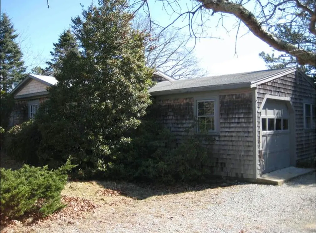 36 Bramble Path West Tisbury MA 02575