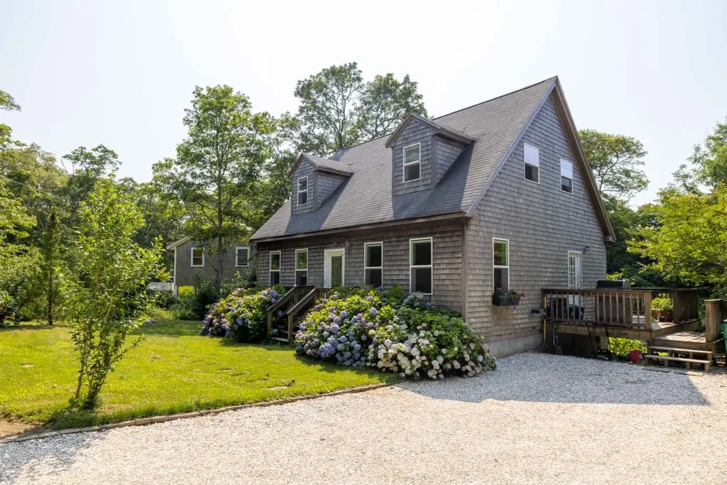 39 Mud Puddle Road Vineyard Haven MA 02568
