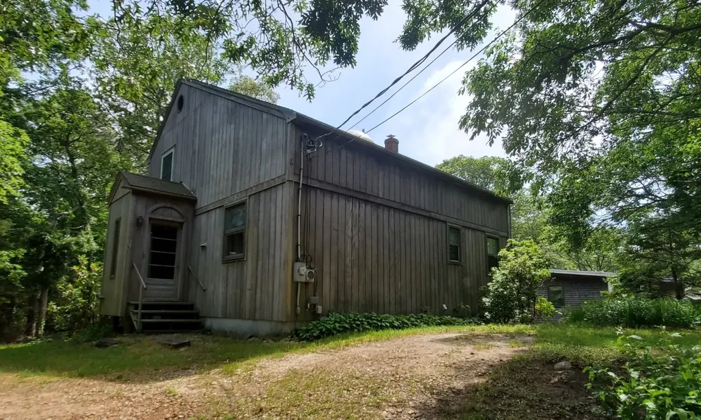 86 Greenwood Avenue Vineyard Haven MA 02568