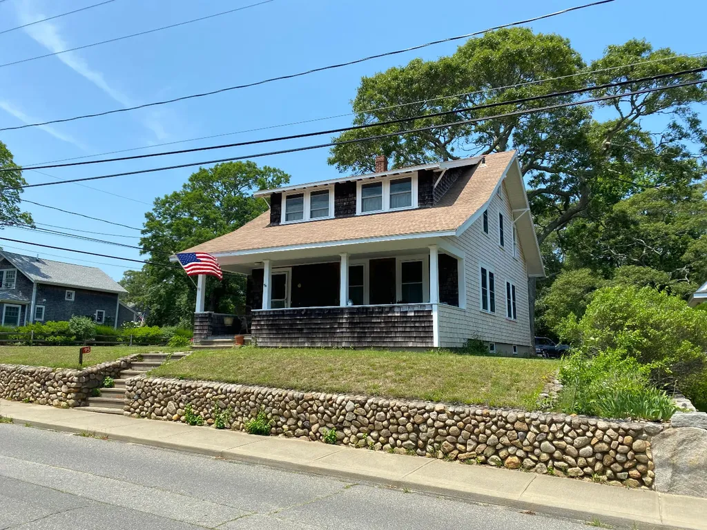95 Daggett Avenue Vineyard Haven MA 02568