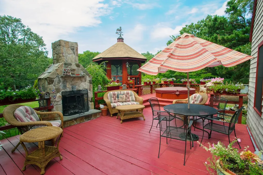 187 Oak Lane West Tisbury MA 02575