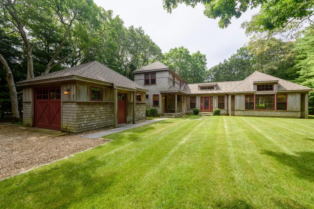 41 Bayes Hill Road Oak Bluffs MA 02539-4427