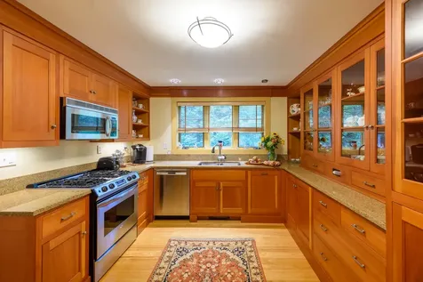 41 Bayes Hill Road Oak Bluffs MA 02539-4427