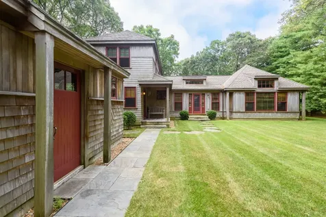 41 Bayes Hill Road Oak Bluffs MA 02539-4427