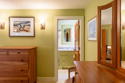 41 Bayes Hill Road Oak Bluffs MA 02539-4427