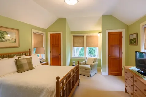 41 Bayes Hill Road Oak Bluffs MA 02539-4427