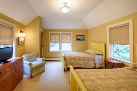 41 Bayes Hill Road Oak Bluffs MA 02539-4427