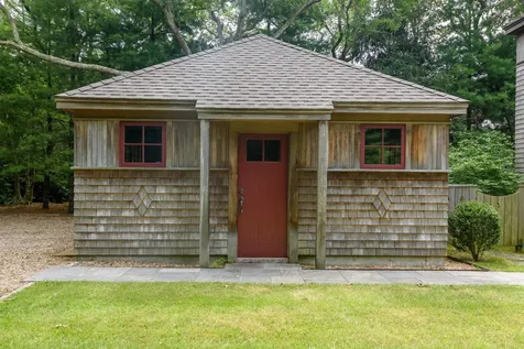 41 Bayes Hill Road Oak Bluffs MA 02539-4427
