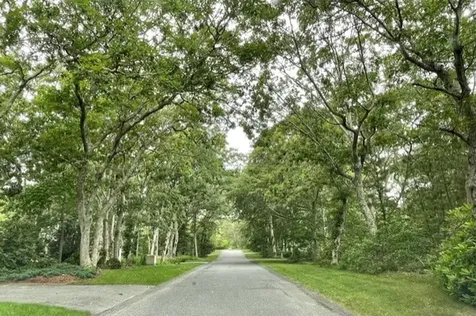 41 Bayes Hill Road Oak Bluffs MA 02539-4427
