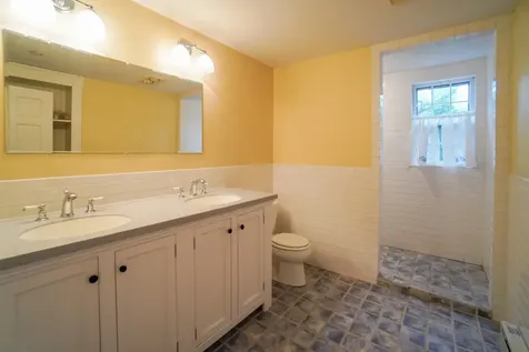 8 School House Village Oak Bluffs MA 02557