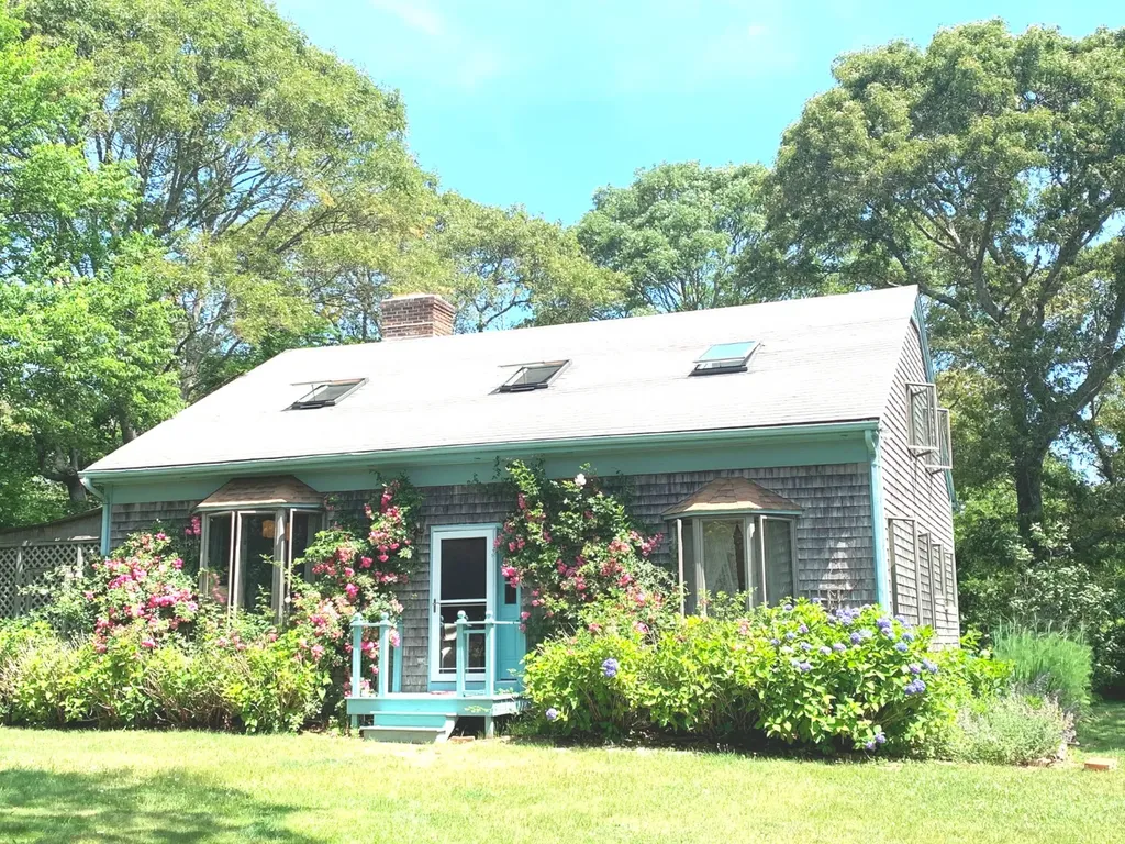 4 Davis Avenue & 0 South Street Oak Bluffs MA 02557