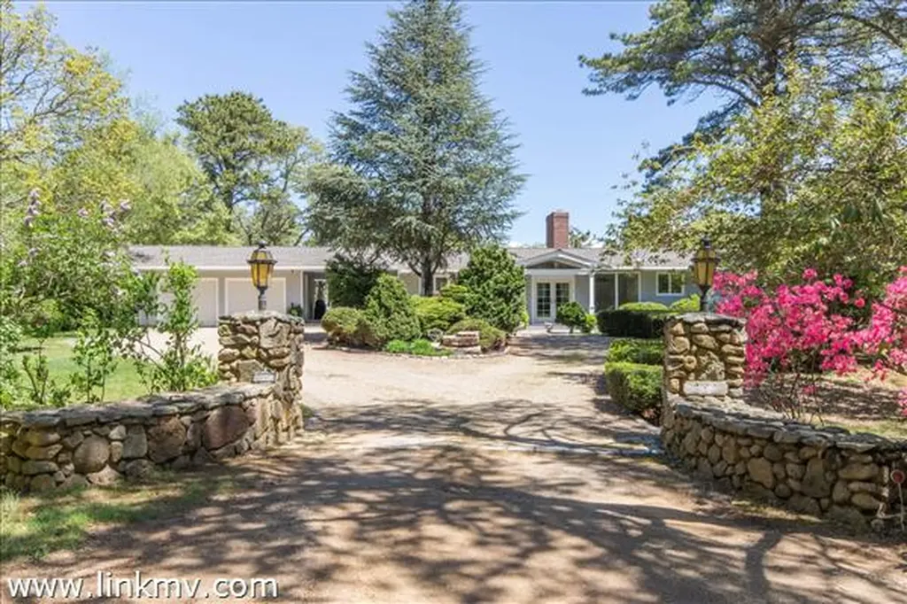 250 Winyah Lane Vineyard Haven MA 02568