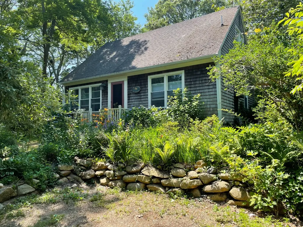 129 Lagoon Avenue Vineyard Haven MA 02568