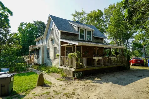 184 Circuit Avenue Oak Bluffs MA 02557