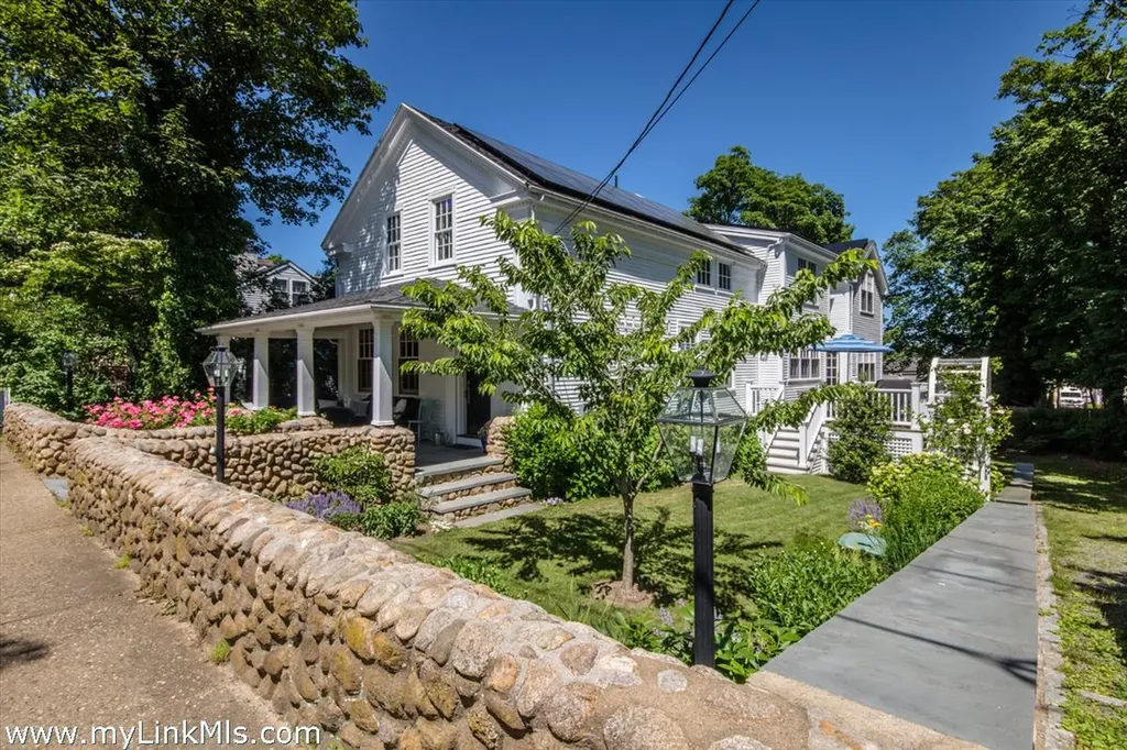 79 William Street Vineyard Haven MA 02568
