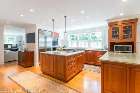 79 William Street Vineyard Haven MA 02568