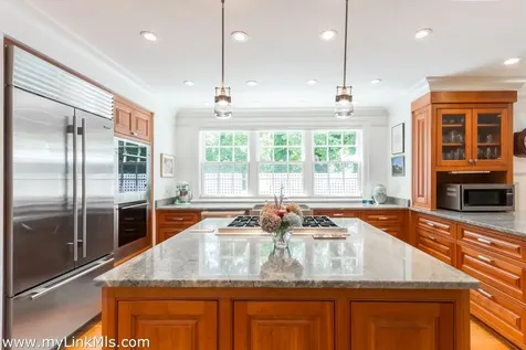 79 William Street Vineyard Haven MA 02568
