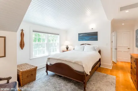 79 William Street Vineyard Haven MA 02568