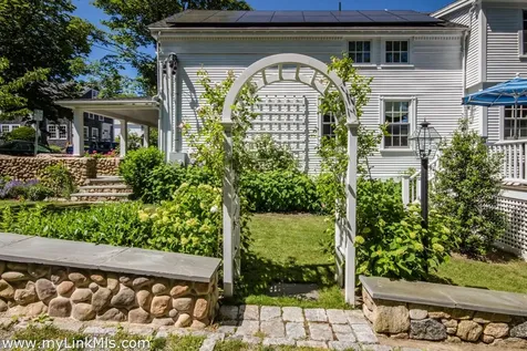 79 William Street Vineyard Haven MA 02568