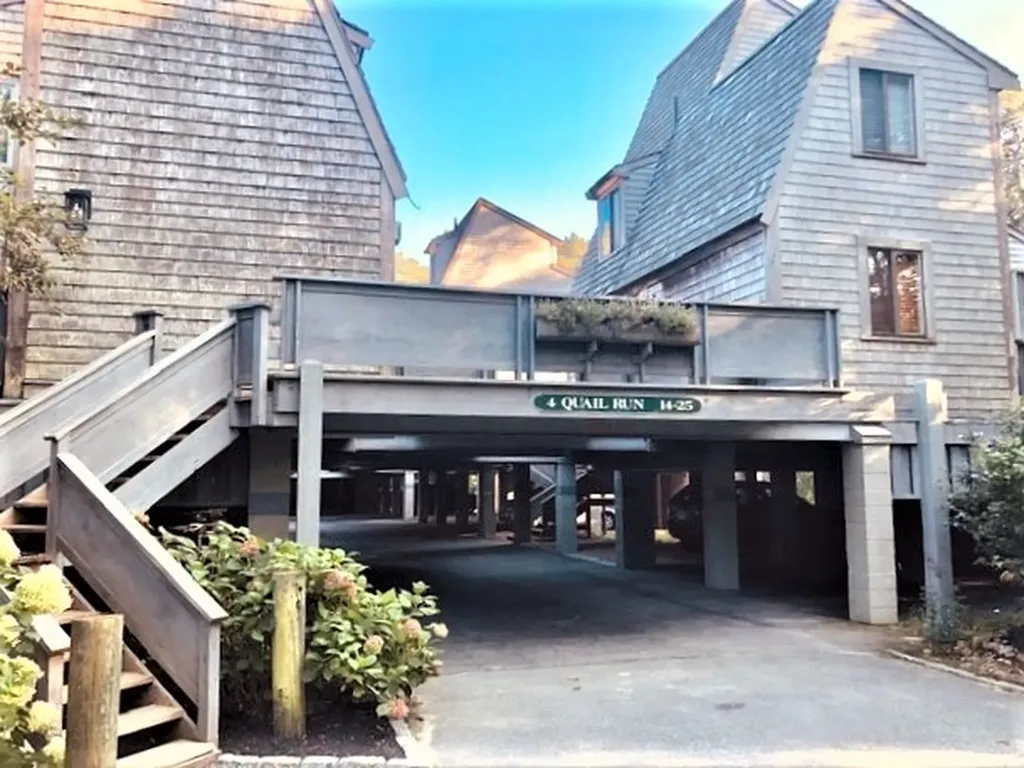 4 Quail Run Oak Bluffs MA 02557