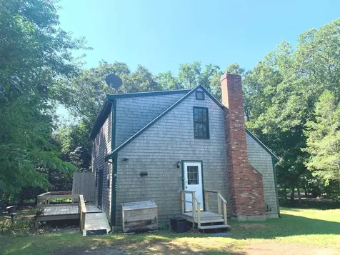 15 School House Village Oak Bluffs MA 02557