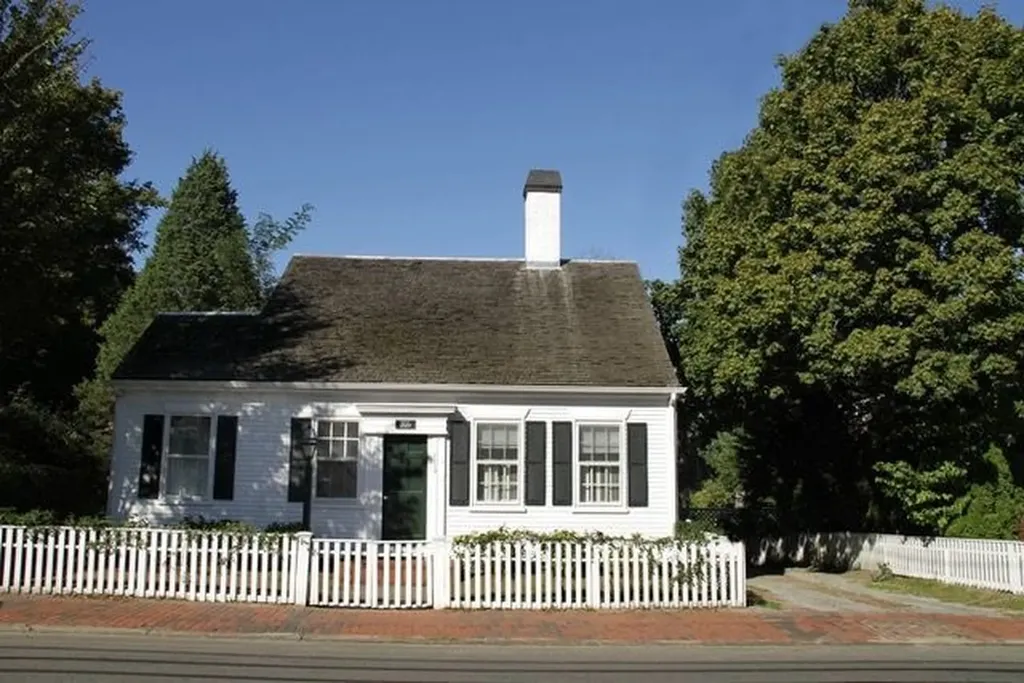 113 Upper Main Street Edgartown MA 02539