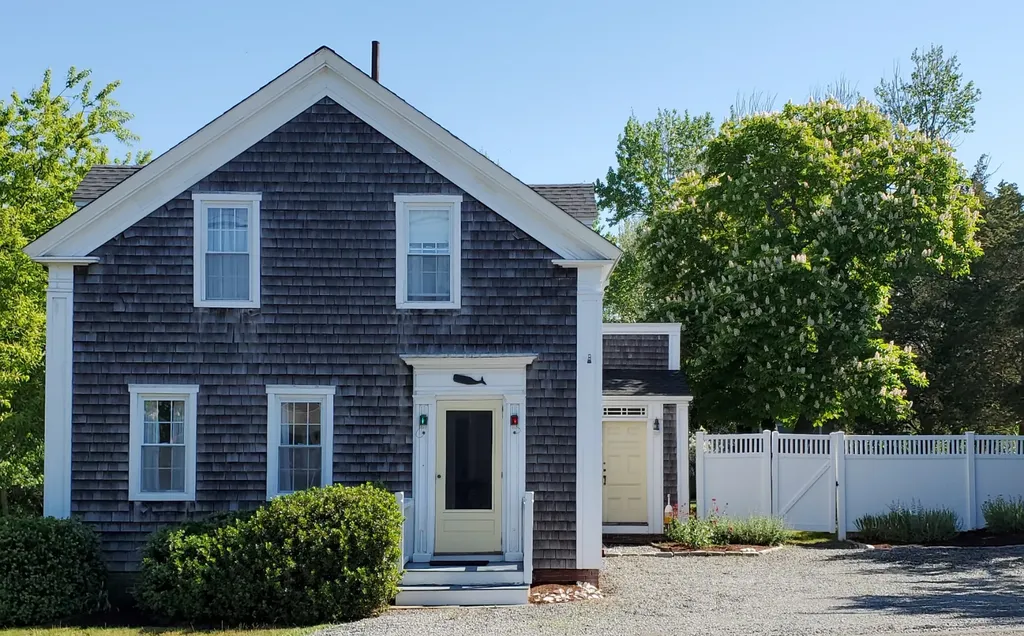 105 Eastville Avenue Oak Bluffs MA 02557
