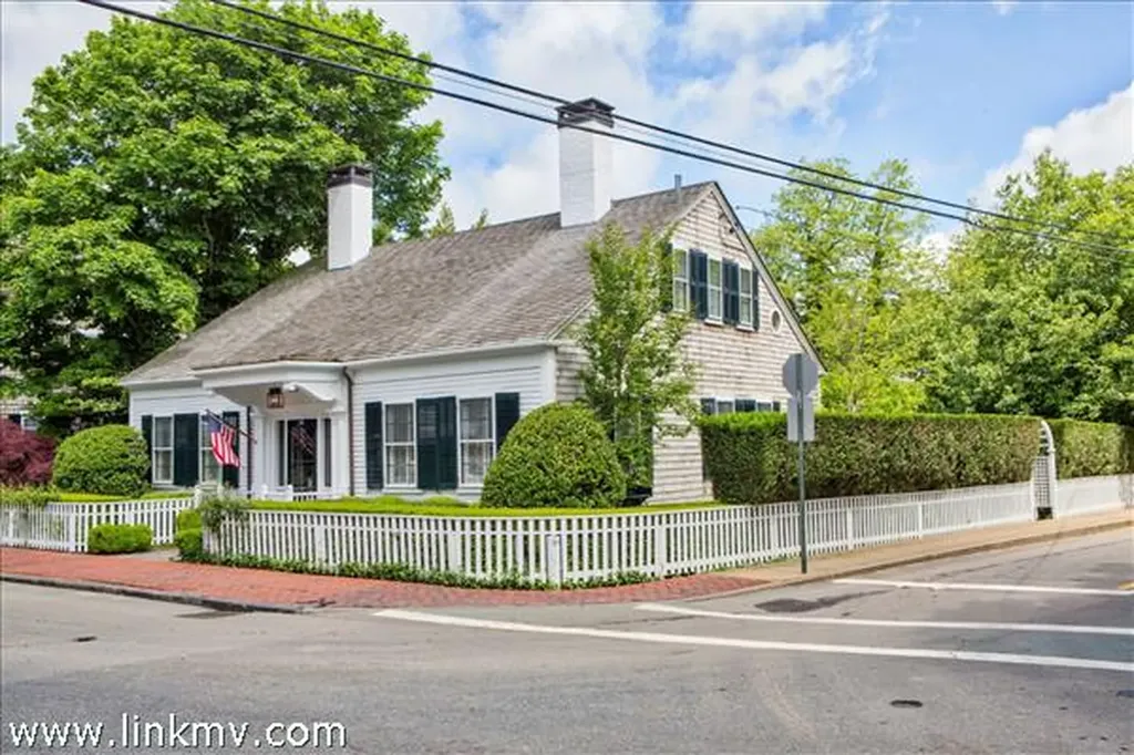 111 Upper Main Street Edgartown MA 02539